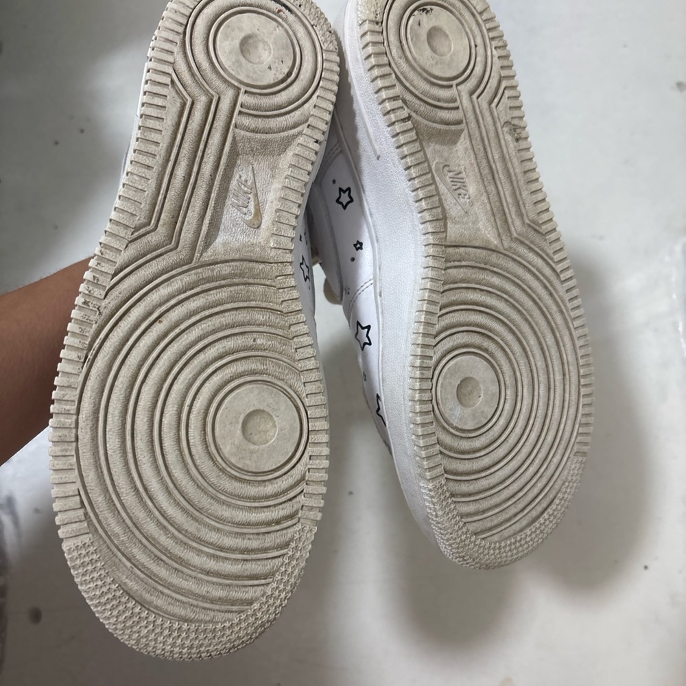 Nike White Sneakers with Black Star Accents - Picture 4 of 5